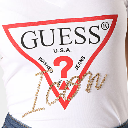 Guess - Tee Shirt Femme Col V Avec Strass W94I65-K7DE0 Blanc Doré