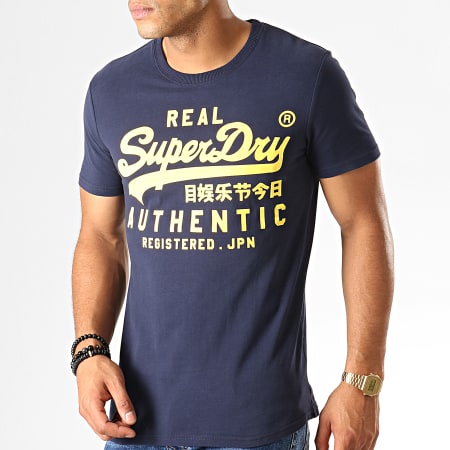 Superdry - Tee Shirt Vintage Authentic Fluro M1000056B Bleu Marine Jaune