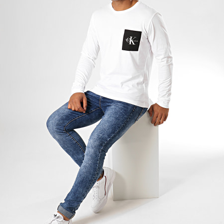 Calvin Klein - Tee Shirt Poche A Manches Longues Monogram 3797 Blanc