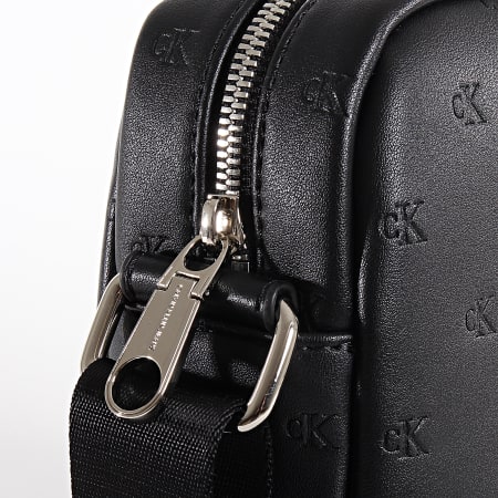 Calvin Klein - Sacoche Smooth Essential Mono 4923 Noir