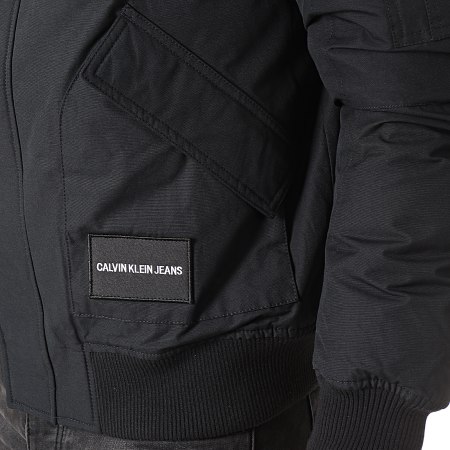 Calvin Klein - Chaqueta bomber de plumón con capucha recortada 3101 Black