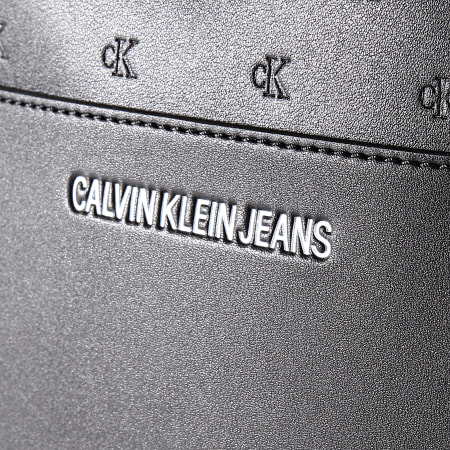 Calvin Klein - Sac Duffel Smooth Essential Mono 4925 Noir