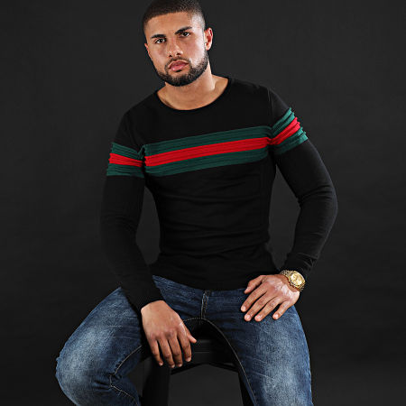 Pull avec bande sur les manches shop
