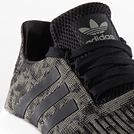 Adidas Originals - Baskets Swift Run EE7214 Track Carbon Core Black Footwear White