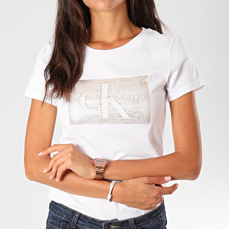 Calvin Klein - Tee Shirt Femme Distressed Monogram 2285 Blanc Doré