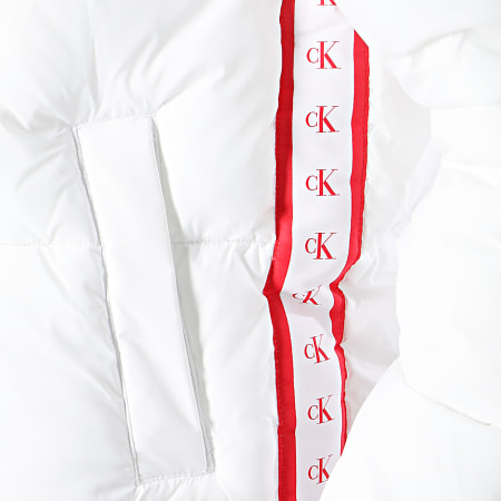 Calvin Klein - Monogram Tape Puffer Chaqueta de plumas con capucha para mujer 2080 White