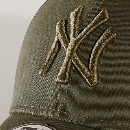 New Era -  Casquette Fitted 39Thirty League Essential 12134908 New York Yankees Vert Kaki