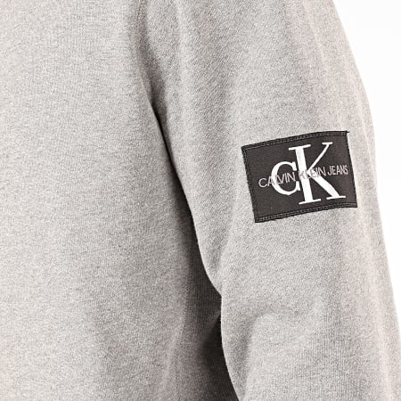 Calvin Klein - Sweat Crewneck Monogram Sleeve Badge 4035 Gris Chiné