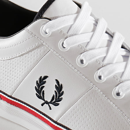 Fred Perry - Baskets Baseline Perf Leather B7114 White