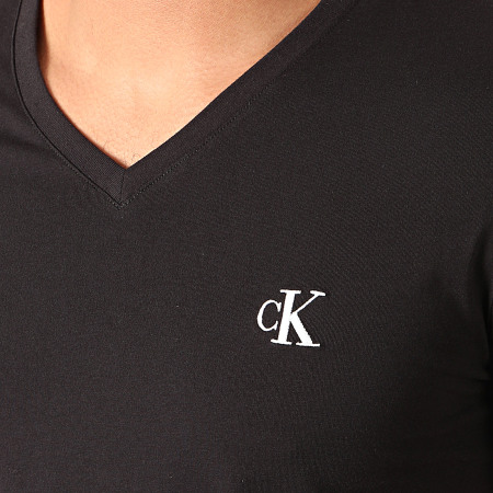 Calvin Klein - Tee Shirt Col V Essential 4998 Noir