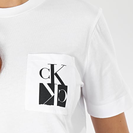 Calvin Klein - Tee Shirt Poche Femme Mirrored Monogram Pocket 2935 Blanc