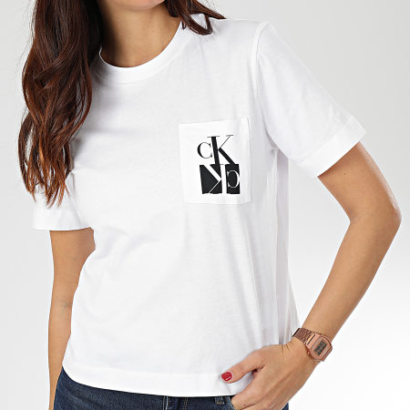 Calvin Klein - Tee Shirt Poche Femme Mirrored Monogram Pocket 2935 Blanc