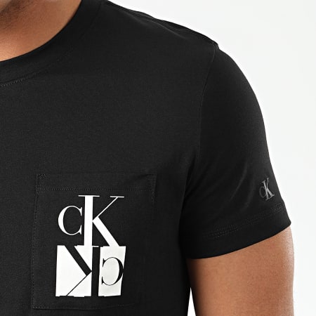 Calvin Klein - Tee Shirt Poche Mirrored Monogram 4105 Noir