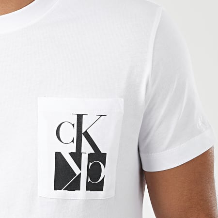 Calvin Klein - Tee Shirt Poche Mirrored Monogram 4105 Blanc