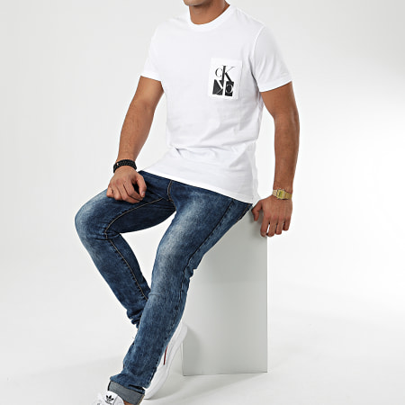 Calvin Klein - Tee Shirt Poche Mirrored Monogram 4105 Blanc