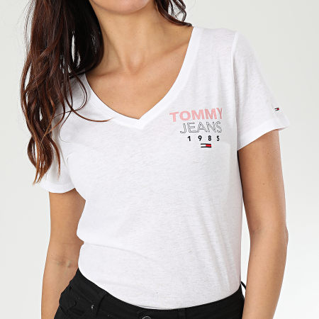 Tommy Jeans - Tee Shirt Femme Col V Essential Logo 7752 Blanc