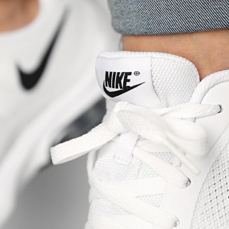 Nike - Baskets Air Max Invigor 749680 White