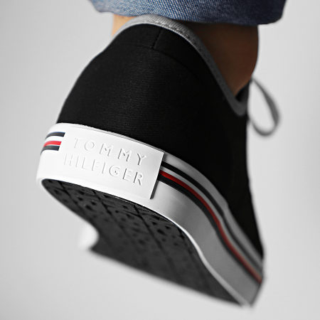Tommy Hilfiger - Baskets Core Corporate Textile Sneaker 2676 Black