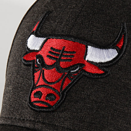 New Era - Casquette 9Forty Shadow Tech 12285281 Chicago Bulls Gris Anthracite Chiné