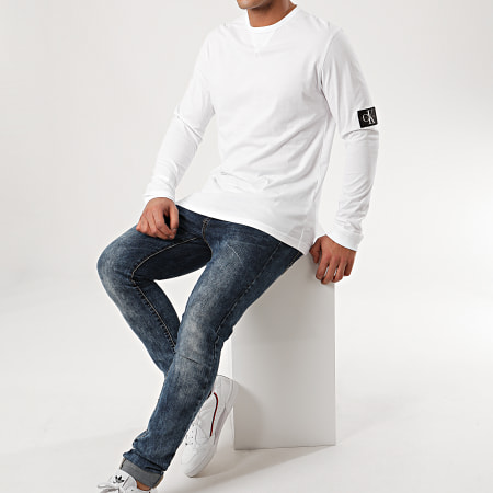 Calvin Klein - Tee Shirt Manches Longues Badge Sleeve 5108 Blanc