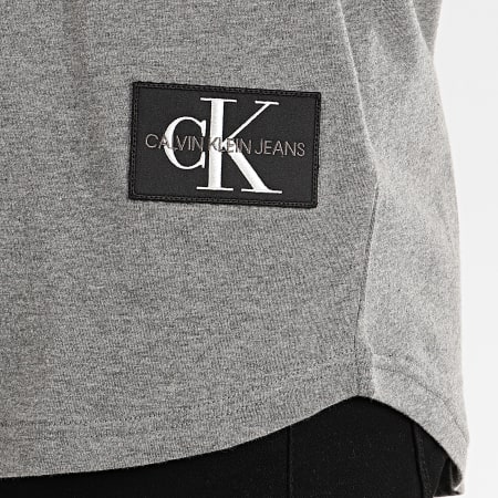 Calvin Klein - Tee Shirt Oversize Badge Turn Up 5319 Gris Chiné