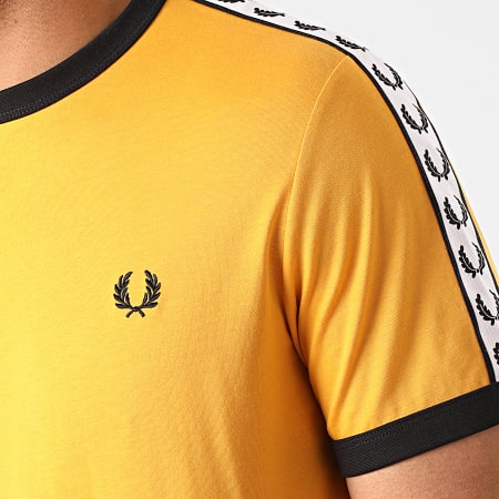 Fred Perry - Tee Shirt A Bandes Taped Ringer M6347 Jaune Moutarde