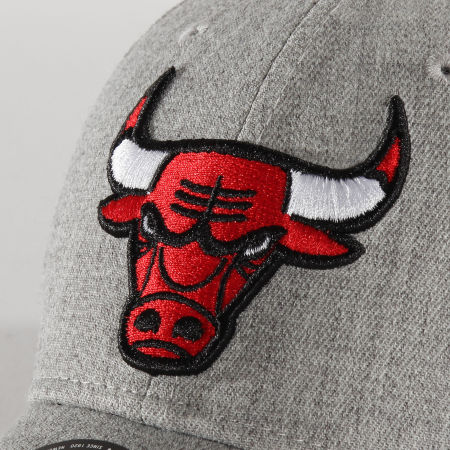 New Era - Casquette Fitted 39Thirty Heather 12285456 Chicago Bulls Gris Chiné