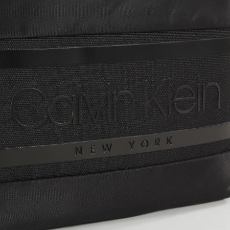 Calvin Klein - Sacoche Striped Logo Flat Crossover 5378 Noir
