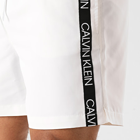 Calvin Klein - Short De Bain A Bandes Medium Drawstring 0434 Blanc