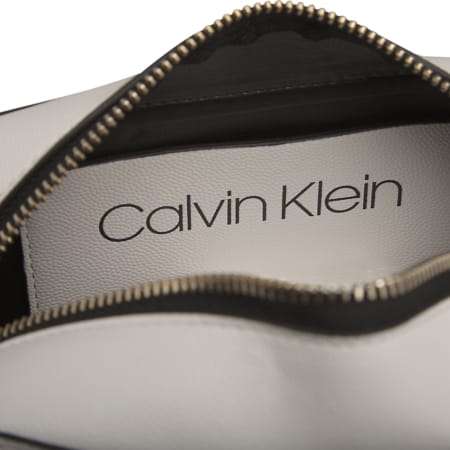 Calvin Klein - Sac A Main Femme Must Camera Bag 6650 Blanc