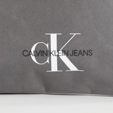 Calvin Klein - Sacoche Flatpack 5815 Gris