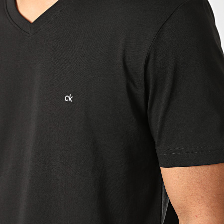 Calvin Klein - Tee Shirt Col V Logo Embroidery 3672 Noir