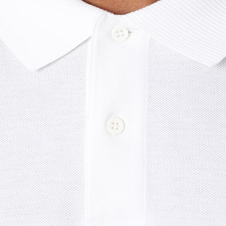 Calvin Klein - Polo Manches Courtes Monogram Badge 5604 Blanc
