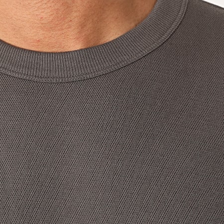 Calvin Klein - Tee Shirt Manches Longues Monogram Badge 5607 Gris