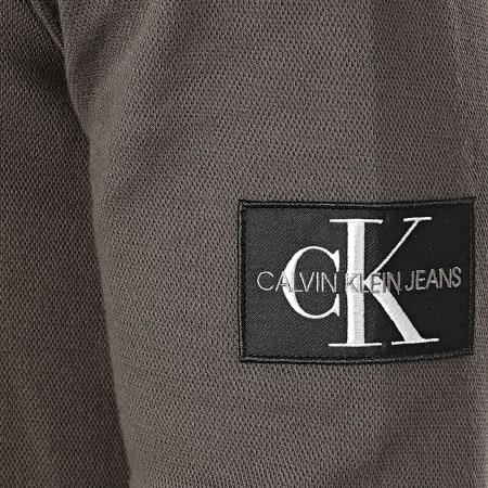Calvin Klein - Tee Shirt Manches Longues Monogram Badge 5607 Gris