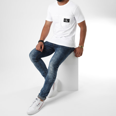Calvin Klein - Tee Shirt Poche Monogram Badge 5612 Blanc