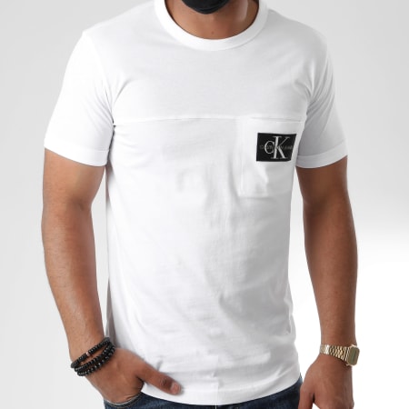 Calvin Klein - Tee Shirt Poche Monogram Badge 5612 Blanc
