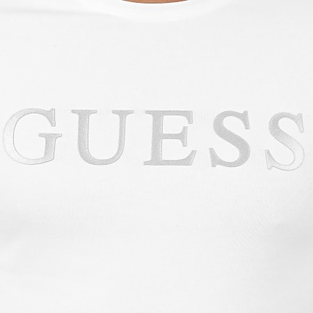 Guess - Tee Shirt M0YI08-J1300 Blanc Argenté