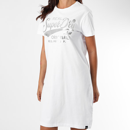 Superdry - Robe Tee Shirt Femme Core Graphic W8010185A Blanc Argenté