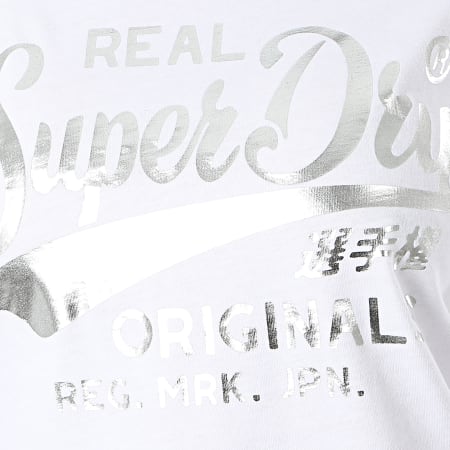 Superdry - Robe Tee Shirt Femme Core Graphic W8010185A Blanc Argenté