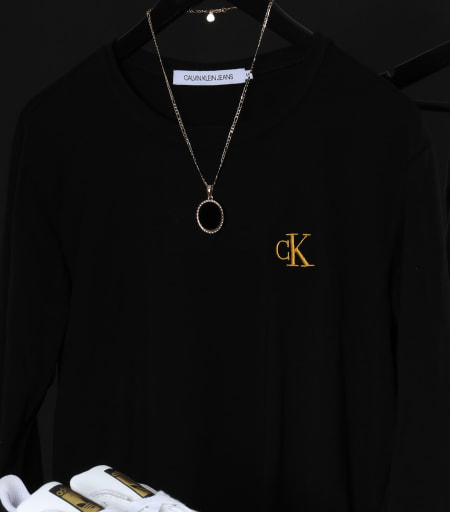 Calvin Klein - Tee Shirt Manches Longues Gold Monogram 7722 Noir Doré