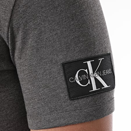 Calvin Klein - Tee Shirt Monogram Badge Grind 5611 Gris Chiné