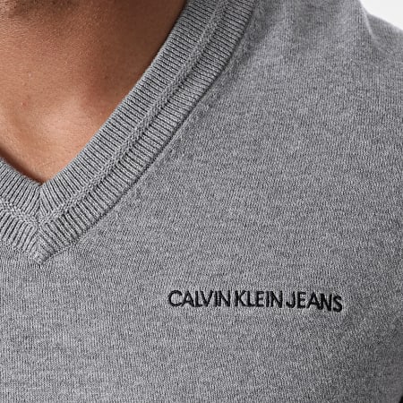 Calvin Klein - Pull Col V Essential 5602 Gris Chiné