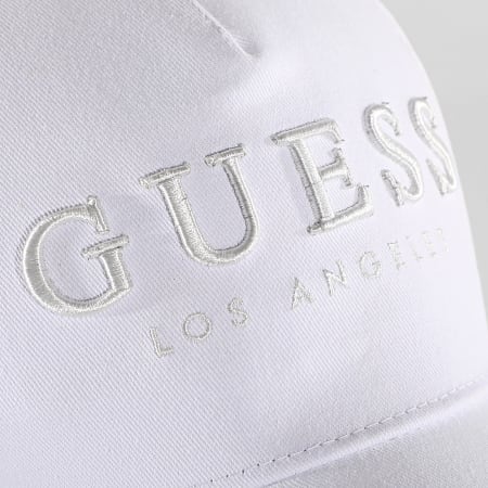 Guess - Casquette AM8612-COT01 Blanc