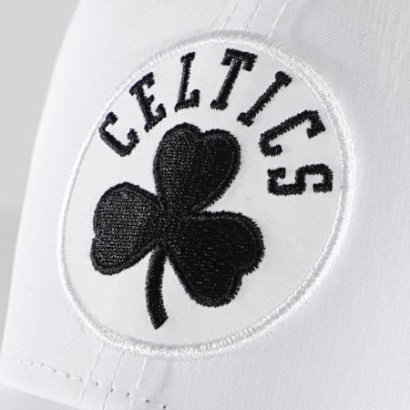 New Era - Casquette Fitted 39Thirty 12490132 Boston Celtics Blanc