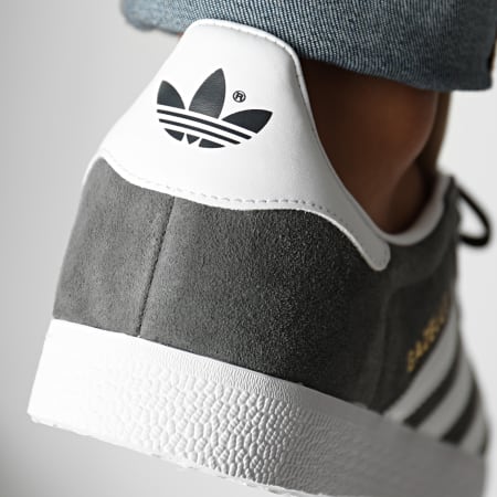 Adidas Originals - Baskets Gazelle BB5480 Dark Grey White Gold Metallic