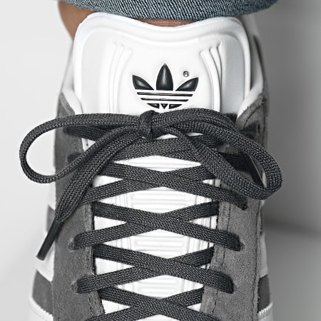 Adidas Originals - Baskets Gazelle BB5480 Dark Grey White Gold Metallic