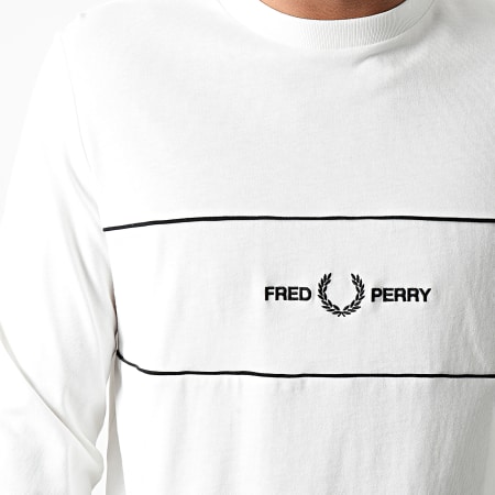 Fred Perry - Tee Shirt Manches Longues Embroidered Panel M9593 Blanc