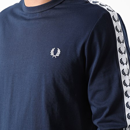 Fred Perry - Tee Shirt Manches Longues A Bandes Taped M9673 Bleu Marine