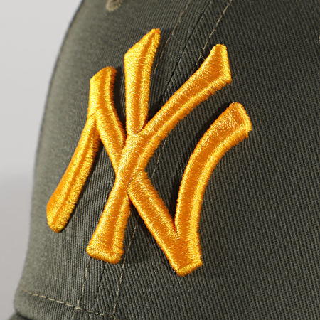 New Era - Casquette Enfant 9Forty League Essential 12513996 New York Yankees Vert Kaki